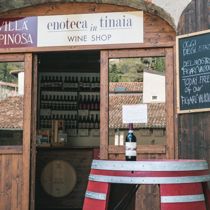 L’Enoteca in Tinaia, il Wine Shop di Villa Spinosa